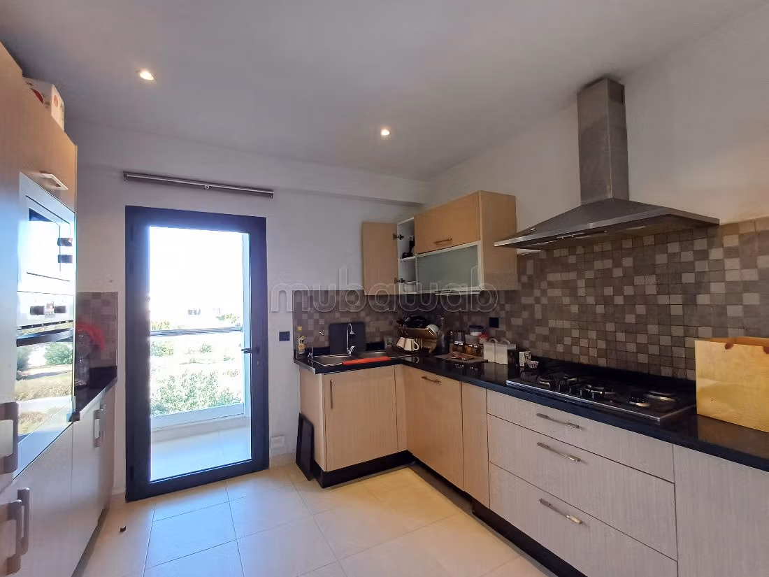 Apartment for sale. 3 lovely rooms. Living room with fireplace, General air conditioning System. 