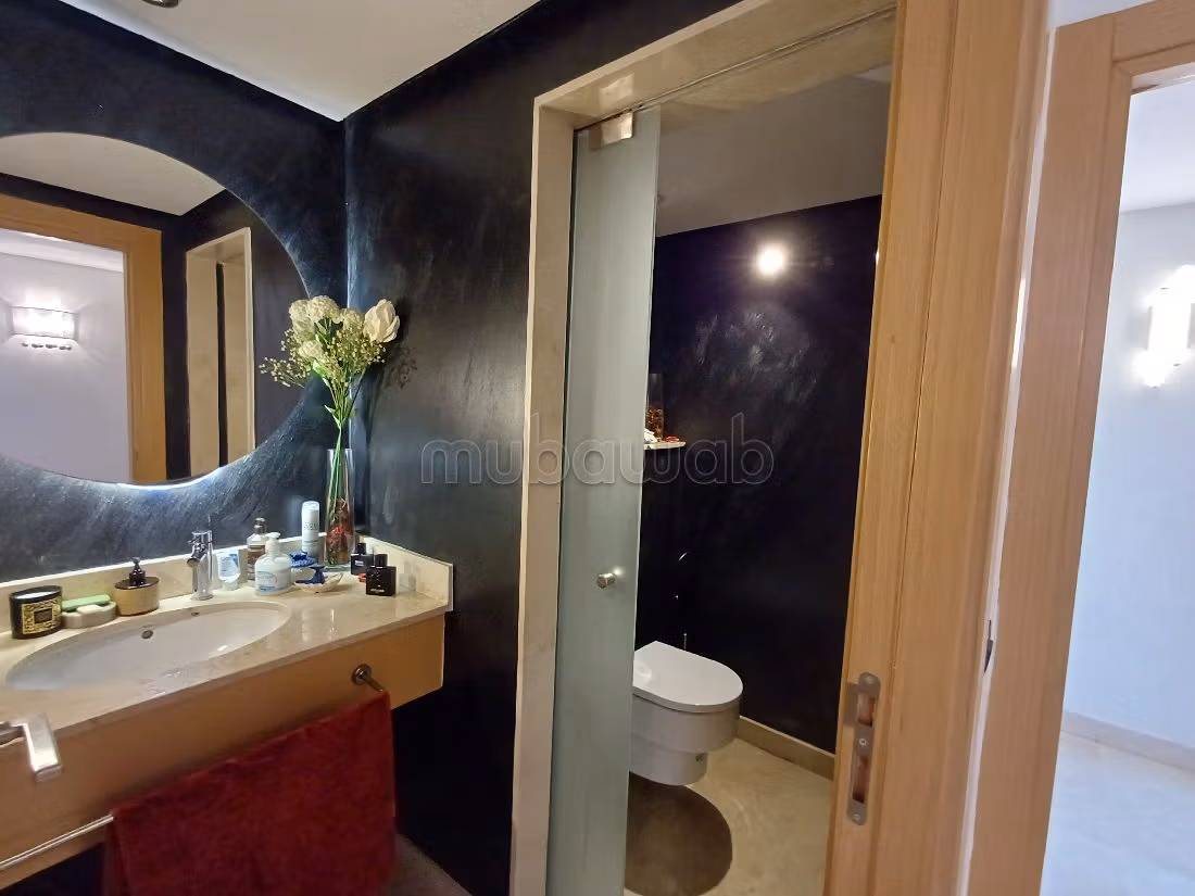 Apartment for sale. 3 lovely rooms. Living room with fireplace, General air conditioning System. 