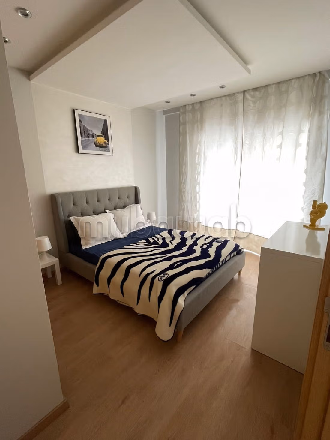 Apartment for sale. 3 lovely rooms. Living room with fireplace, General air conditioning System. 