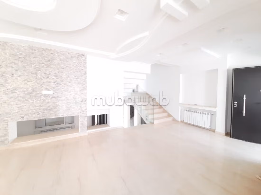 Luxury villa for sale in Hammamet. 4 lovely rooms. Green area, Balcony. 