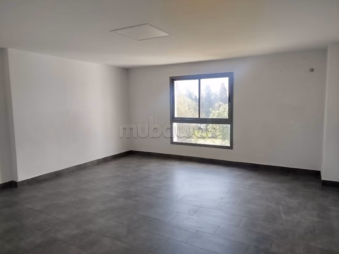 Bureau neuf à La Soukra