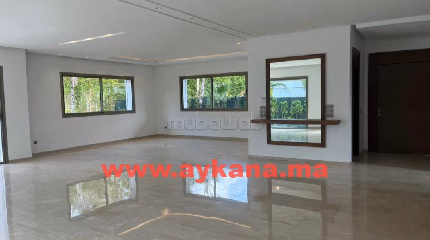 Luxury Villa for sale. 4 lovely rooms. Gardeners, Large terrace. 