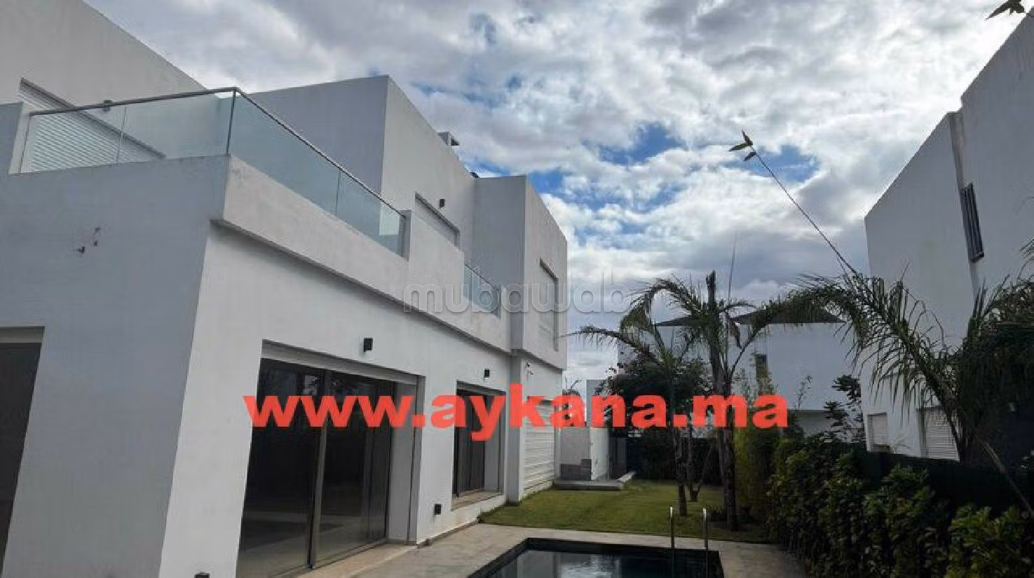 Luxury Villa for sale. 4 lovely rooms. Gardeners, Large terrace. 