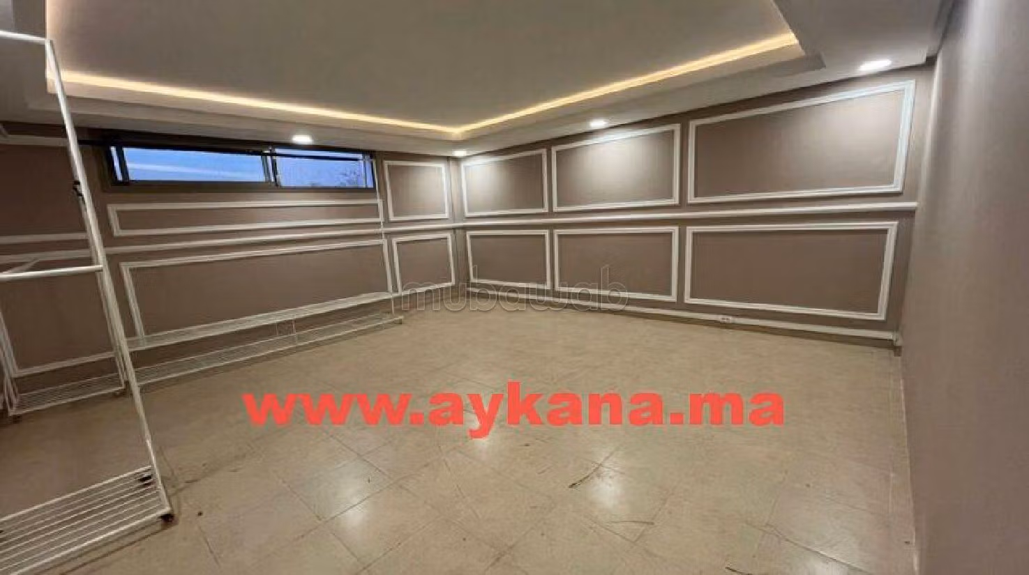 Luxury Villa for sale. 4 lovely rooms. Gardeners, Large terrace. 