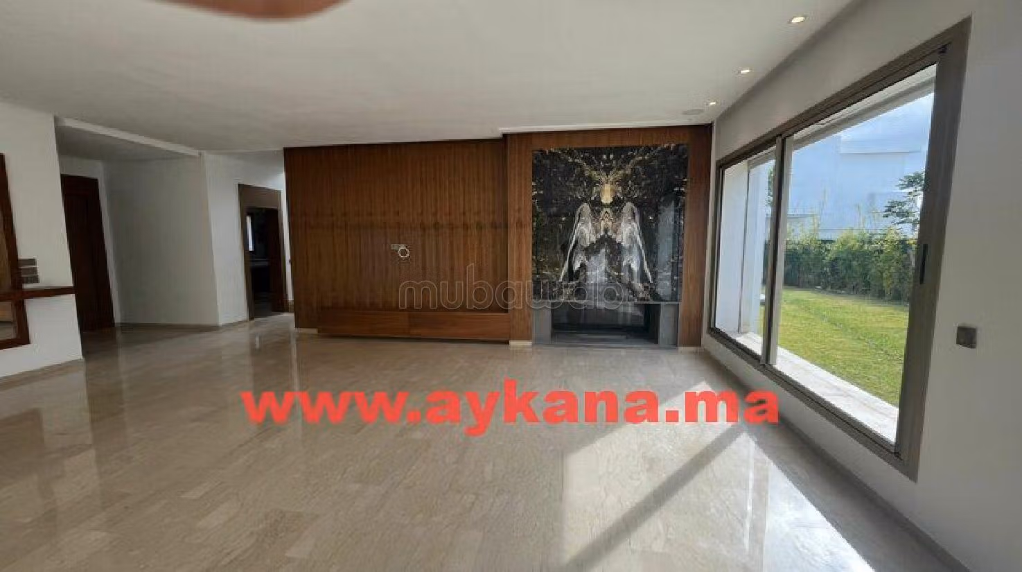 Luxury Villa for sale. 4 lovely rooms. Gardeners, Large terrace. 