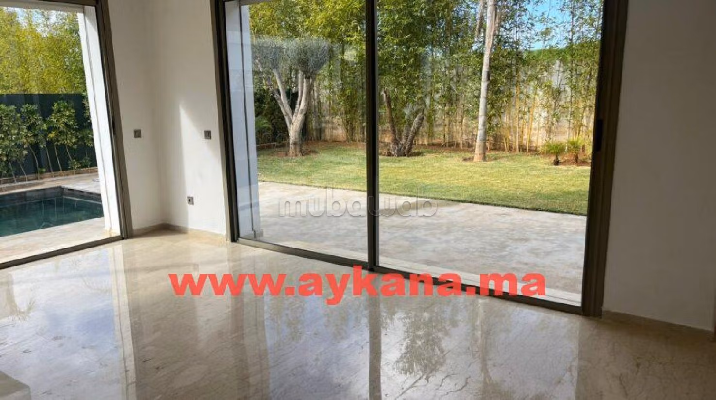 Luxury Villa for sale. 4 lovely rooms. Gardeners, Large terrace. 