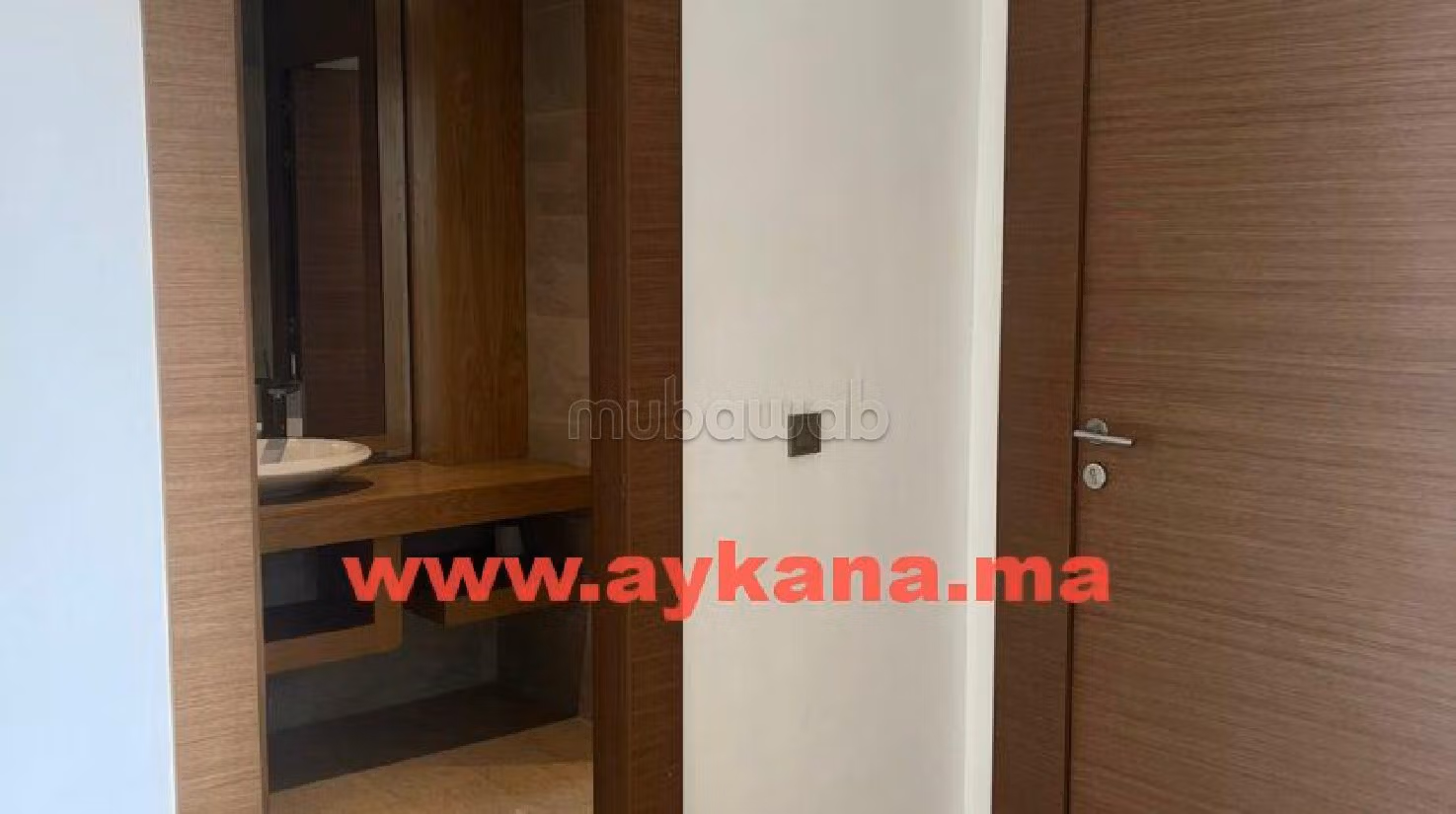 Luxury Villa for sale. 4 lovely rooms. Gardeners, Large terrace. 