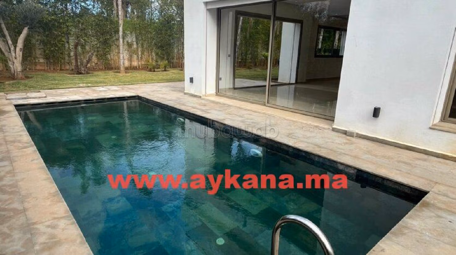 Luxury Villa for sale. 4 lovely rooms. Gardeners, Large terrace. 