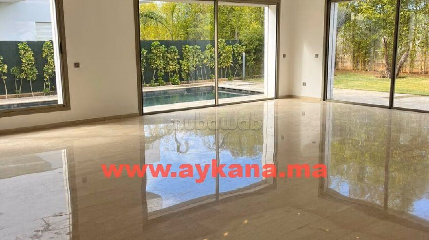 Luxury Villa for sale. 4 lovely rooms. Gardeners, Large terrace. 
