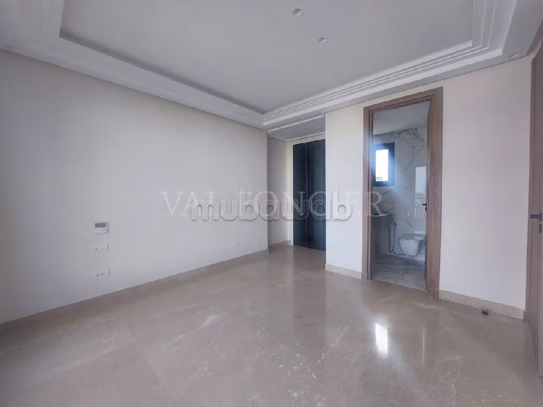 Precioso piso en alquiler en Ain Diab. Dimensión 83 m². Bodega, gran terraza