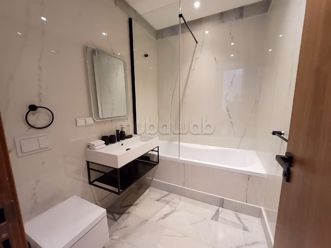 Find an apartment for rent in Racine. Surface area 62 m². Furnished