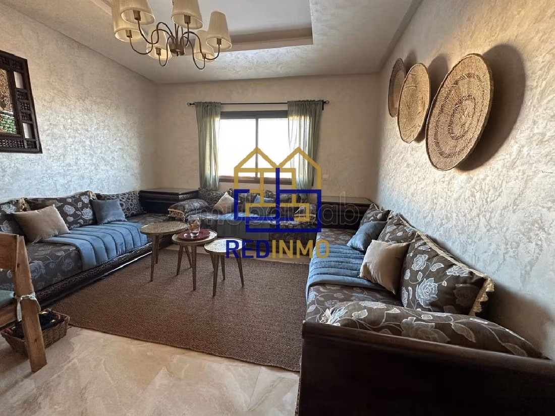 Find an apartment for rent in Centre. 3 beautiful rooms. Well furnished. 