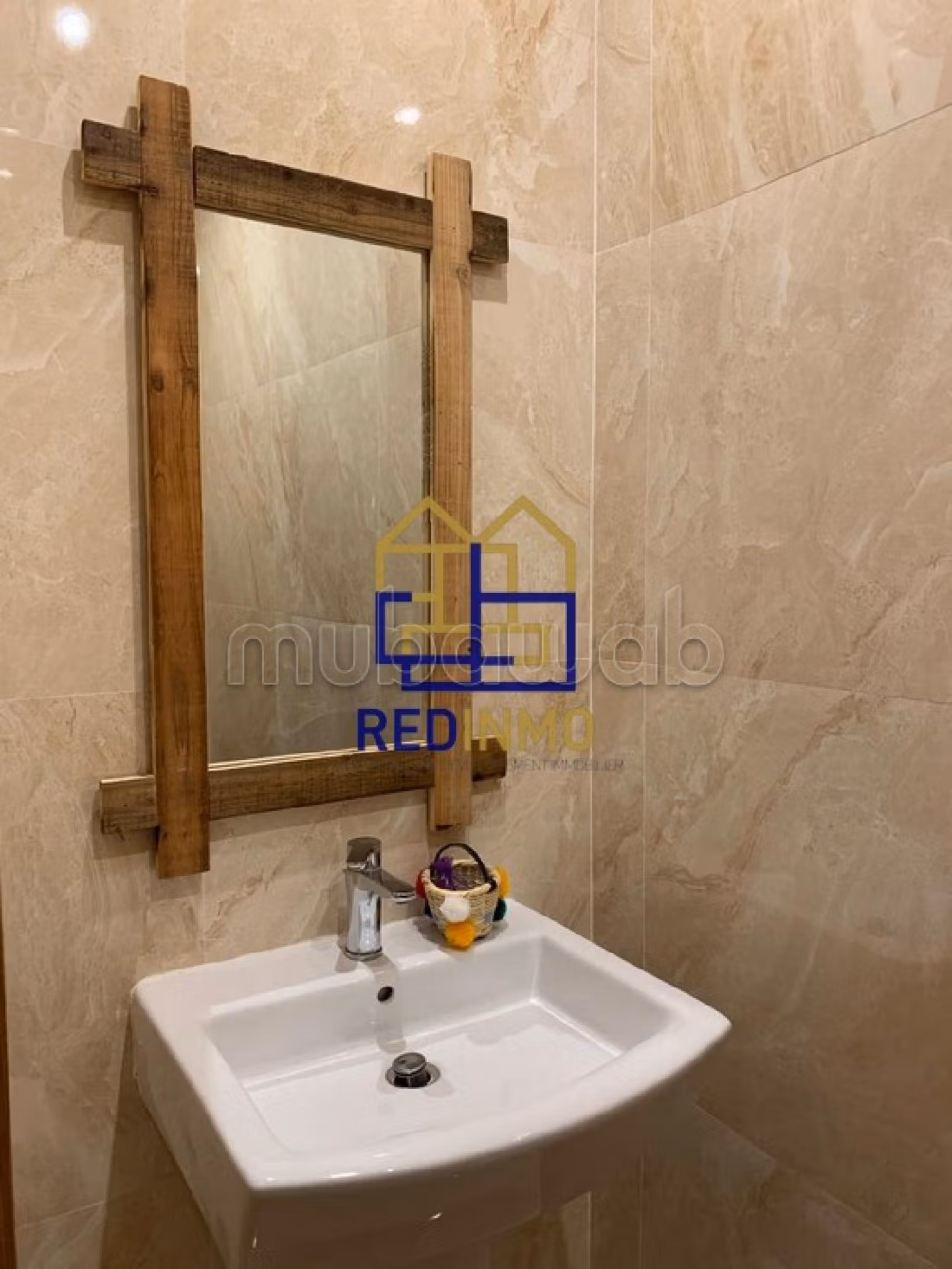 Find an apartment for rent in Centre. 3 beautiful rooms. Well furnished. 