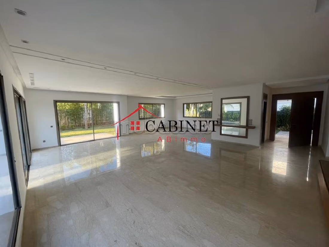 Preciosa villa en alquiler en Souissi. 4 dormitorios. Espacio verde, balcón. 