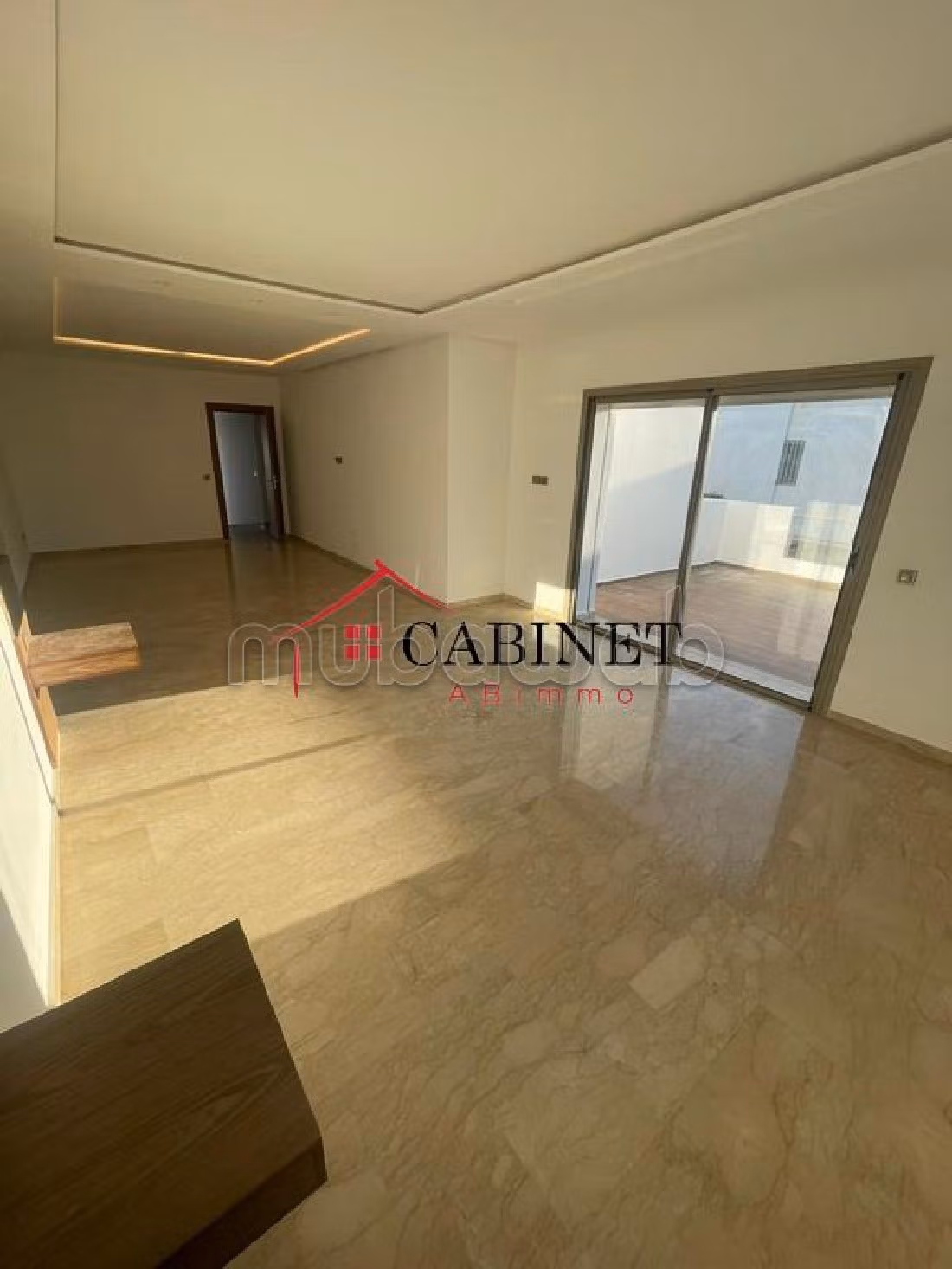 Preciosa villa en alquiler en Souissi. 4 dormitorios. Espacio verde, balcón. 