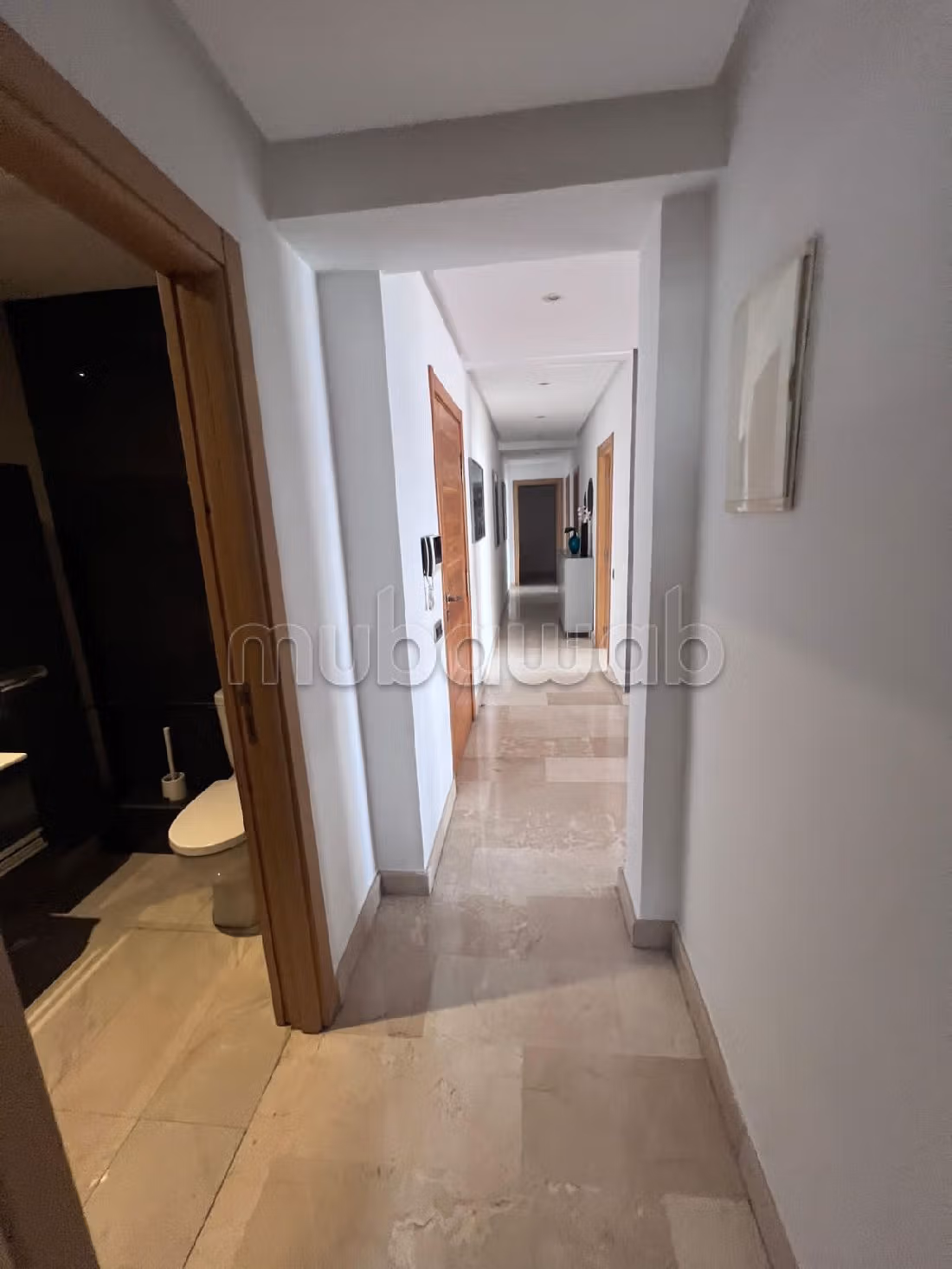 شقة رائعة للايجار بفيرم بروطون حي الراحة. 3 غرف جميلة. مفروشة. 