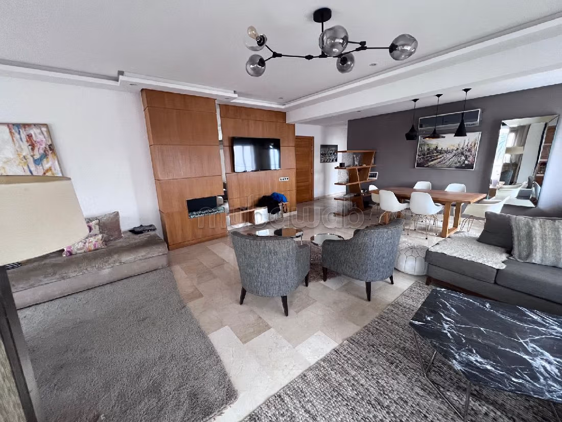 شقة رائعة للايجار بفيرم بروطون حي الراحة. 3 غرف جميلة. مفروشة. 