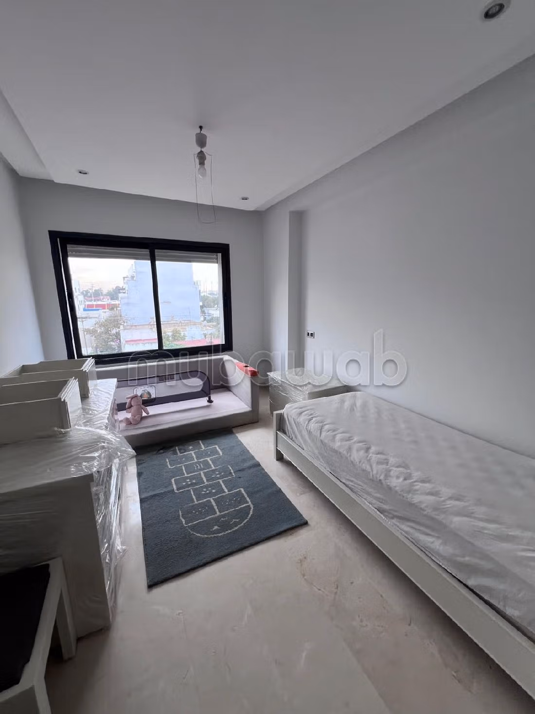 شقة رائعة للايجار بفيرم بروطون حي الراحة. 3 غرف جميلة. مفروشة. 