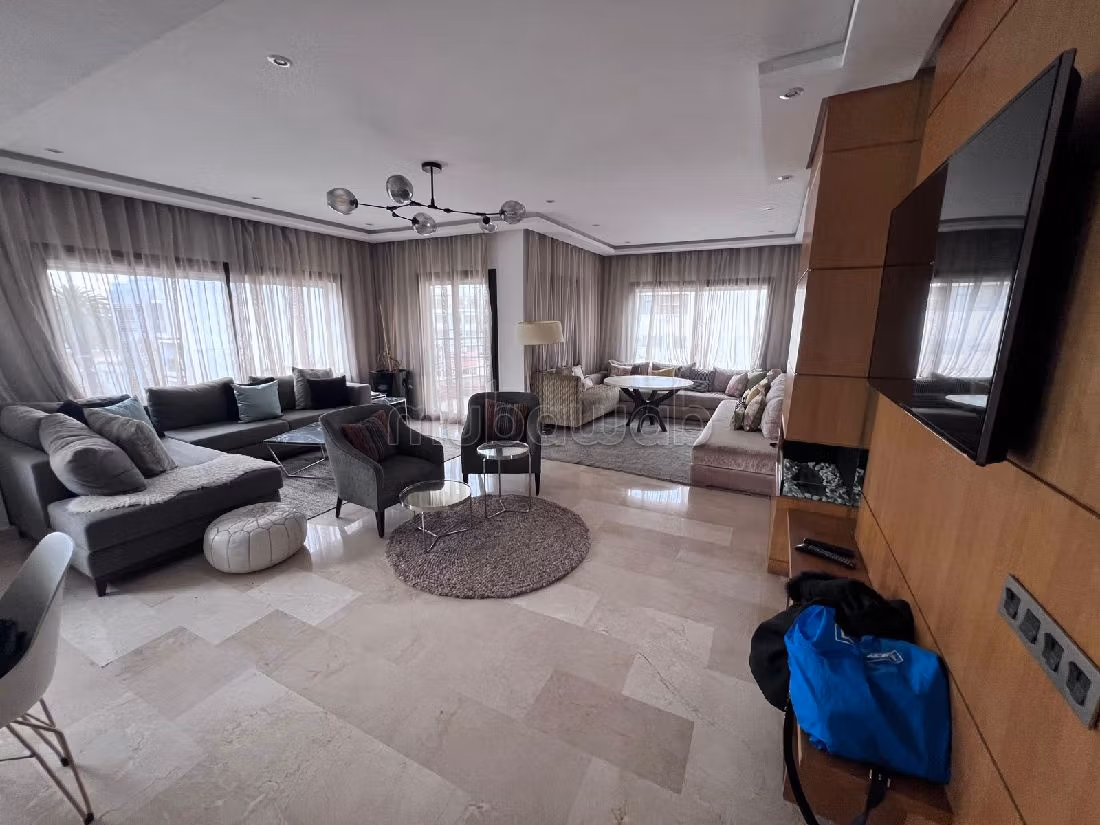 شقة رائعة للايجار بفيرم بروطون حي الراحة. 3 غرف جميلة. مفروشة. 