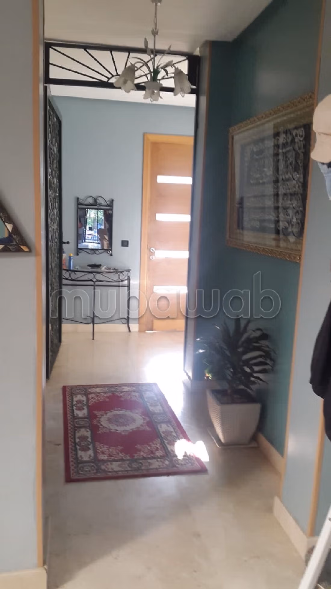 منزل فخم للبيع ببوسكورة. 4 غرف رائعة. شرفة وحديقة. 