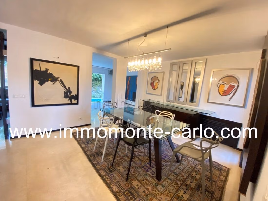 فيلا جميلة للكراء باكدال. المساحة الإجمالية 350 م². موقف السيارات وشرفة. 