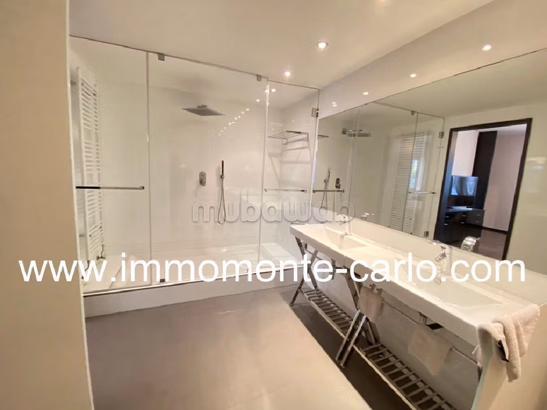 فيلا جميلة للكراء باكدال. المساحة الإجمالية 350 م². موقف السيارات وشرفة. 