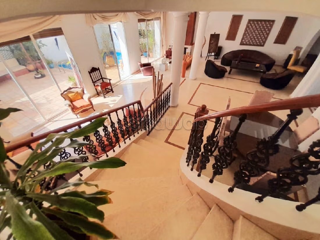 Magnificent villa for rent in Ain Diab. 7 rooms. Living room with fireplace, General air conditioning System. 