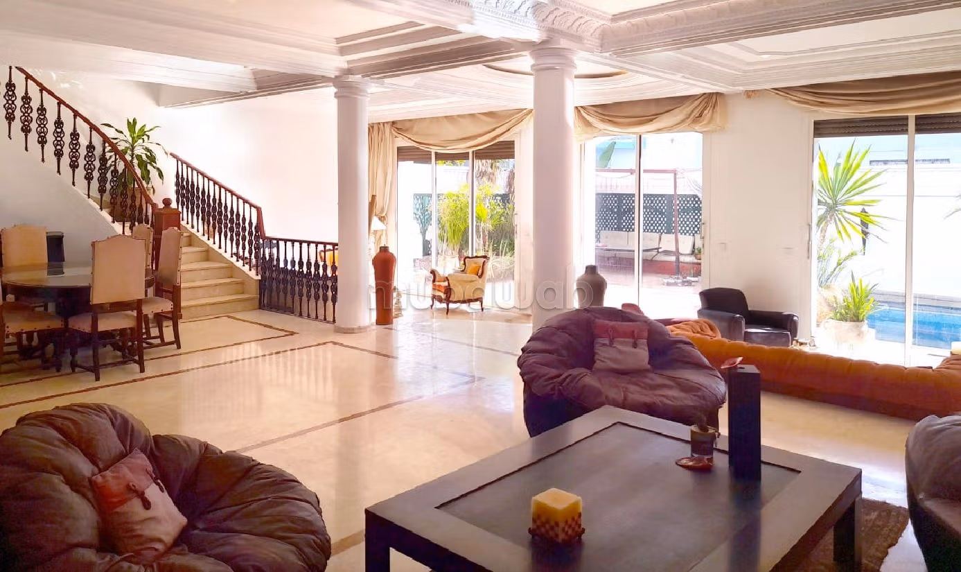 Magnificent villa for rent in Ain Diab. 7 rooms. Living room with fireplace, General air conditioning System. 