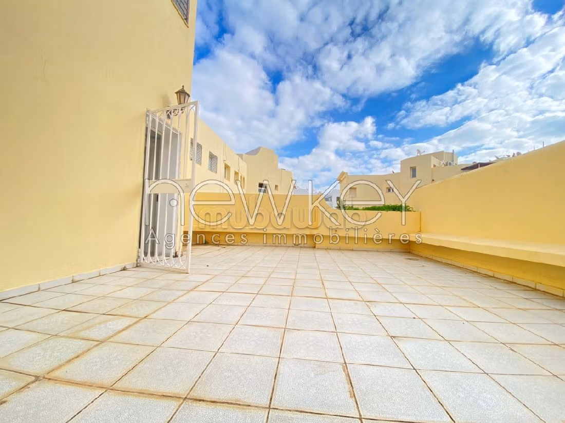 Offices for sale in Les Berges Du Lac 1. Large area 124 m². Cellar, Large terrace