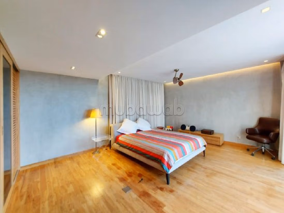 فيلا جميلة للبيع ب الميناء. المساحة الكلية 270 م². مكيف للهواء وحوض للسباحة