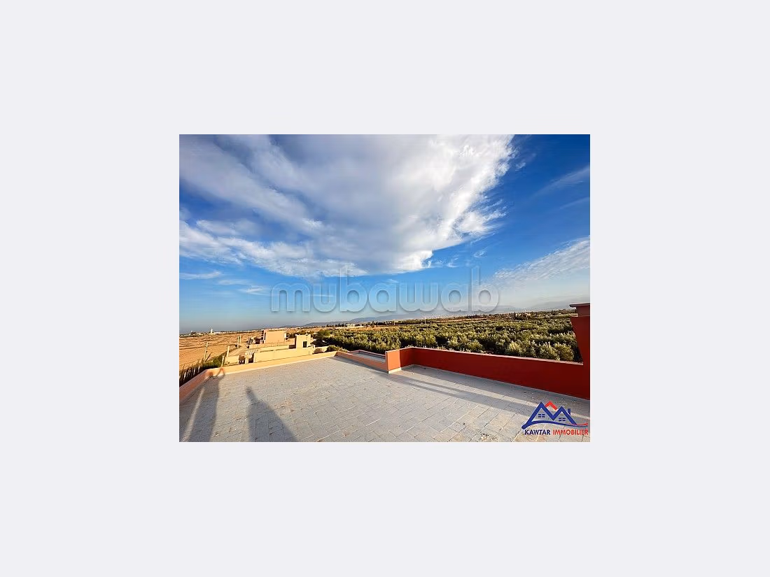 Suntuosa villa en venta en Route de l'Ourika. 3 dormitorios. Jardineras