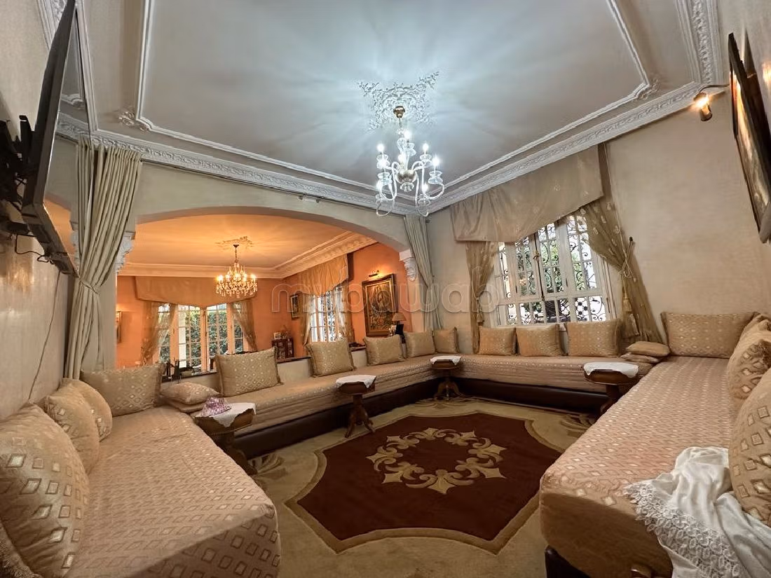 Kopen: villa's en luxe woningen in Sidi Maarouf. Totale oppervlakte 714 m². Veel comfort met airconditioning en open haard