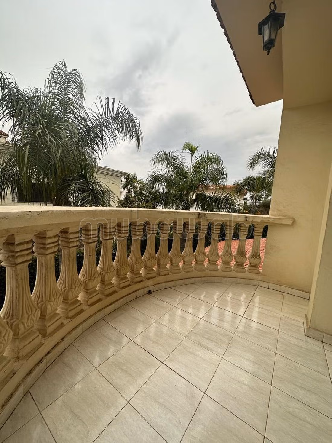 Kopen: villa's en luxe woningen in Sidi Maarouf. Totale oppervlakte 714 m². Veel comfort met airconditioning en open haard