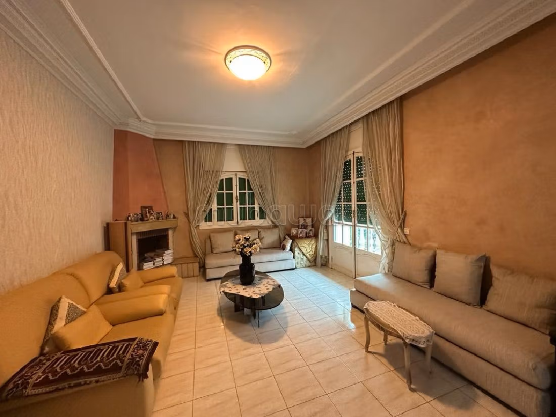 Kopen: villa's en luxe woningen in Sidi Maarouf. Totale oppervlakte 714 m². Veel comfort met airconditioning en open haard