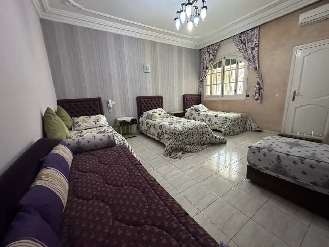 Kopen: villa's en luxe woningen in Sidi Maarouf. Totale oppervlakte 714 m². Veel comfort met airconditioning en open haard