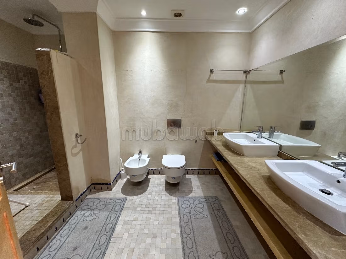 فيلا فخمة للبيع بطريق اوريكا. 4 قطع رائعة. بيئة هادئة مع إطلالة على الجبل ، باب آمن.