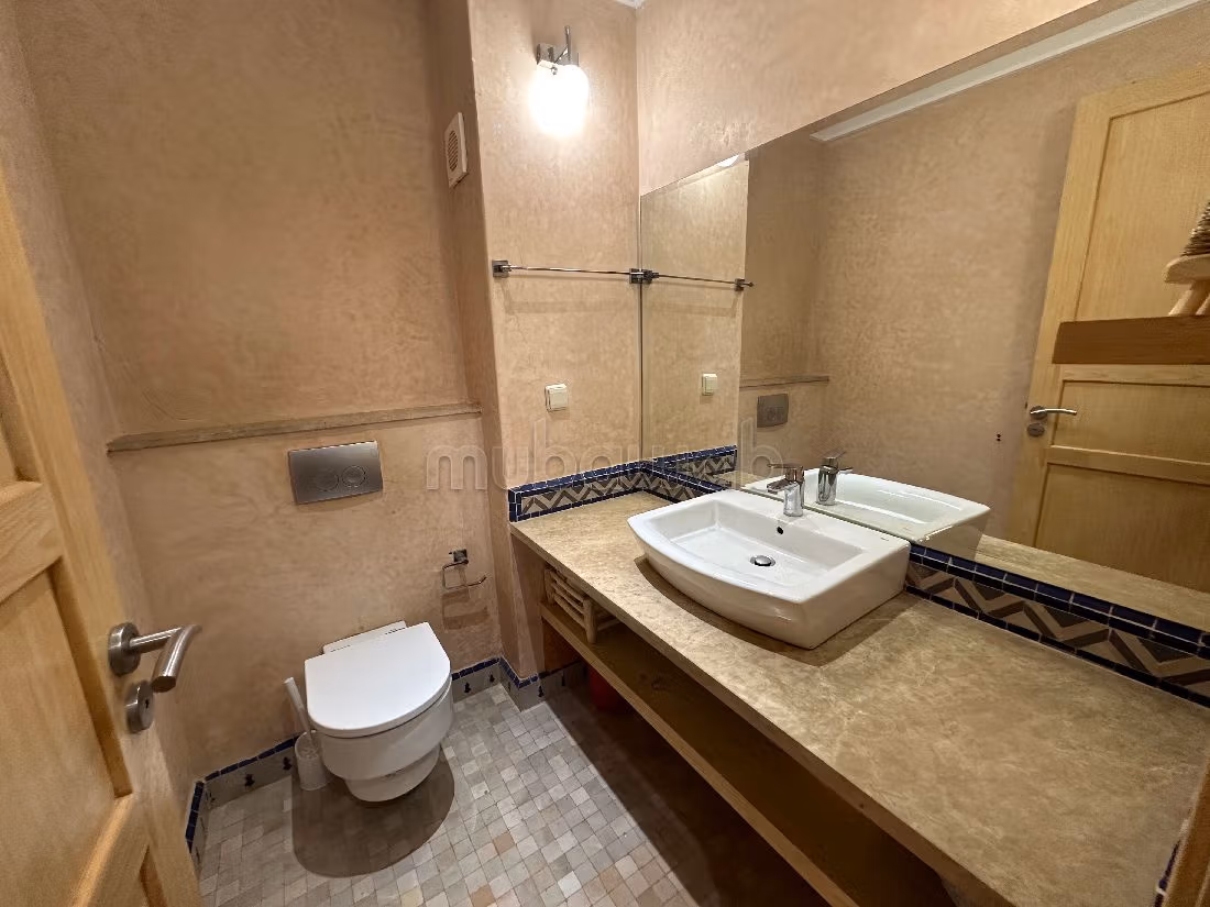 فيلا فخمة للبيع بطريق اوريكا. 4 قطع رائعة. بيئة هادئة مع إطلالة على الجبل ، باب آمن.