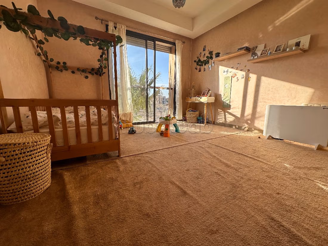 فيلا فخمة للبيع بطريق اوريكا. 4 قطع رائعة. بيئة هادئة مع إطلالة على الجبل ، باب آمن.