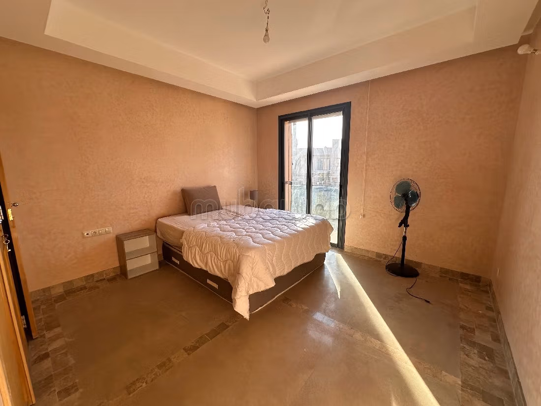 فيلا فخمة للبيع بطريق اوريكا. 4 قطع رائعة. بيئة هادئة مع إطلالة على الجبل ، باب آمن.