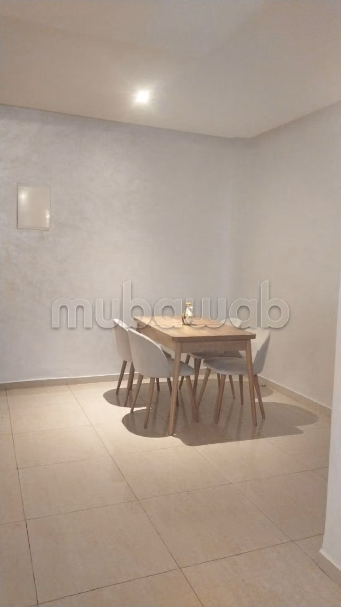 Piso en venta en Hay Mohammadi. Área total 104 m². Jardín privado, sin ascensor. 