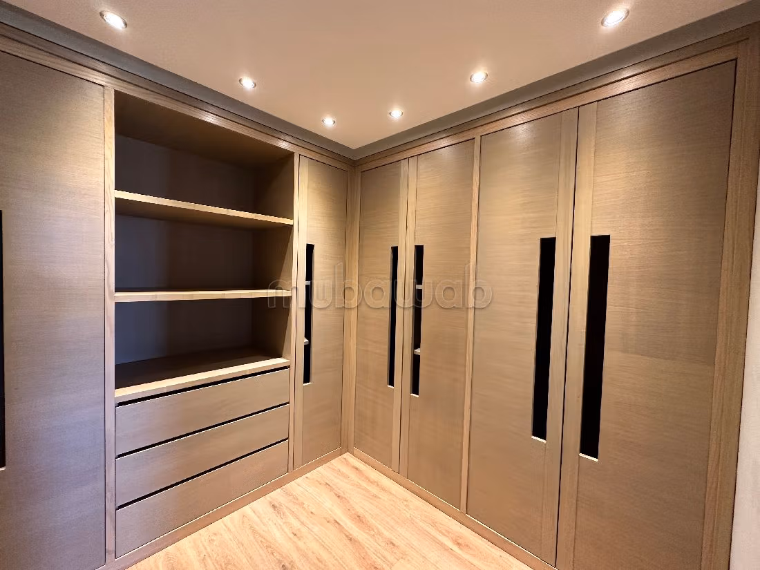 Apartment for rent in Ferme Bretonne (Hay Arraha). Dimension 160 m². Lift and parking spaces.