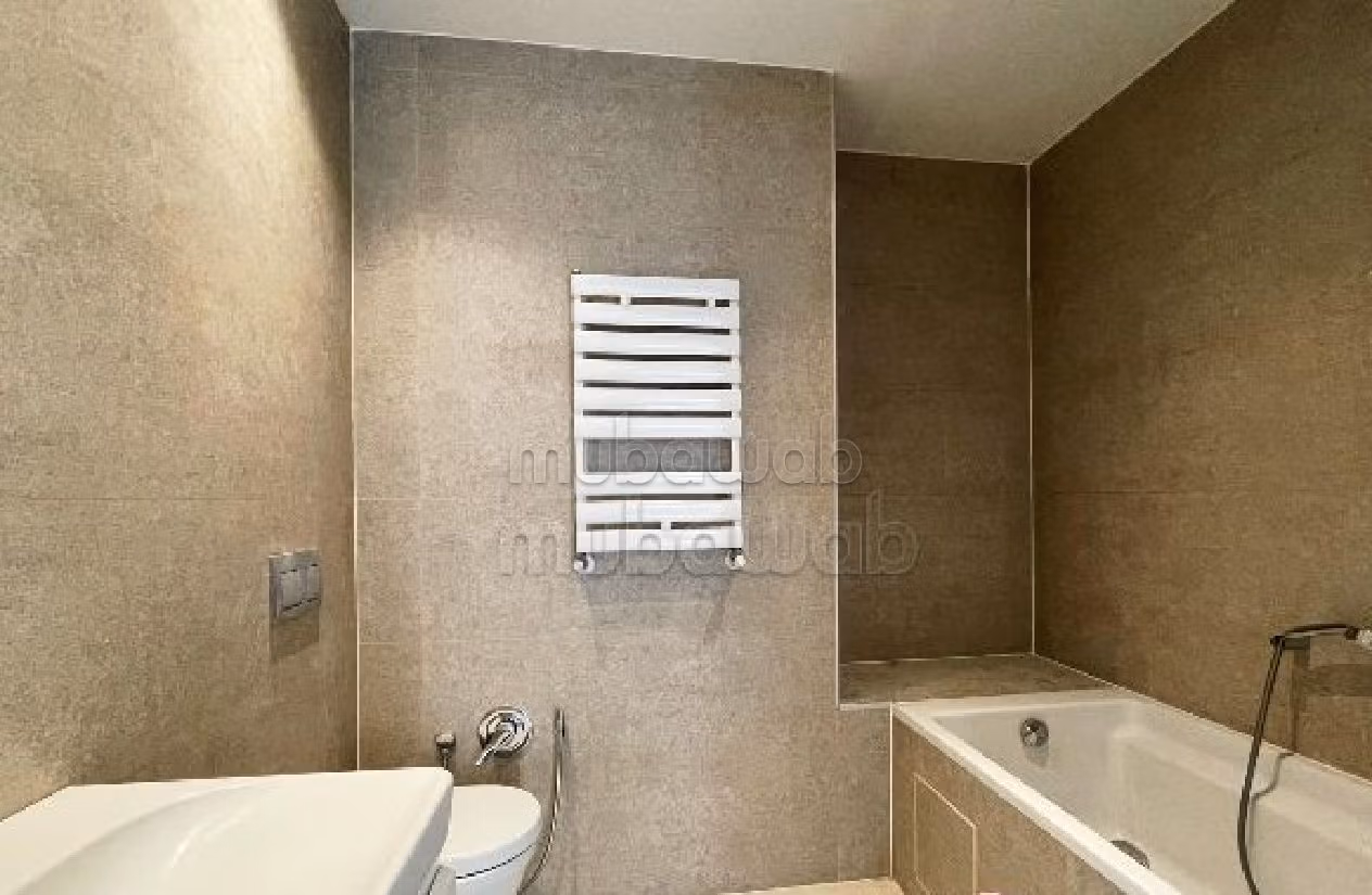 Apartment for rent in Les Berges Du Lac 2. 3 rooms. Double glazed windows and reinforced door. 