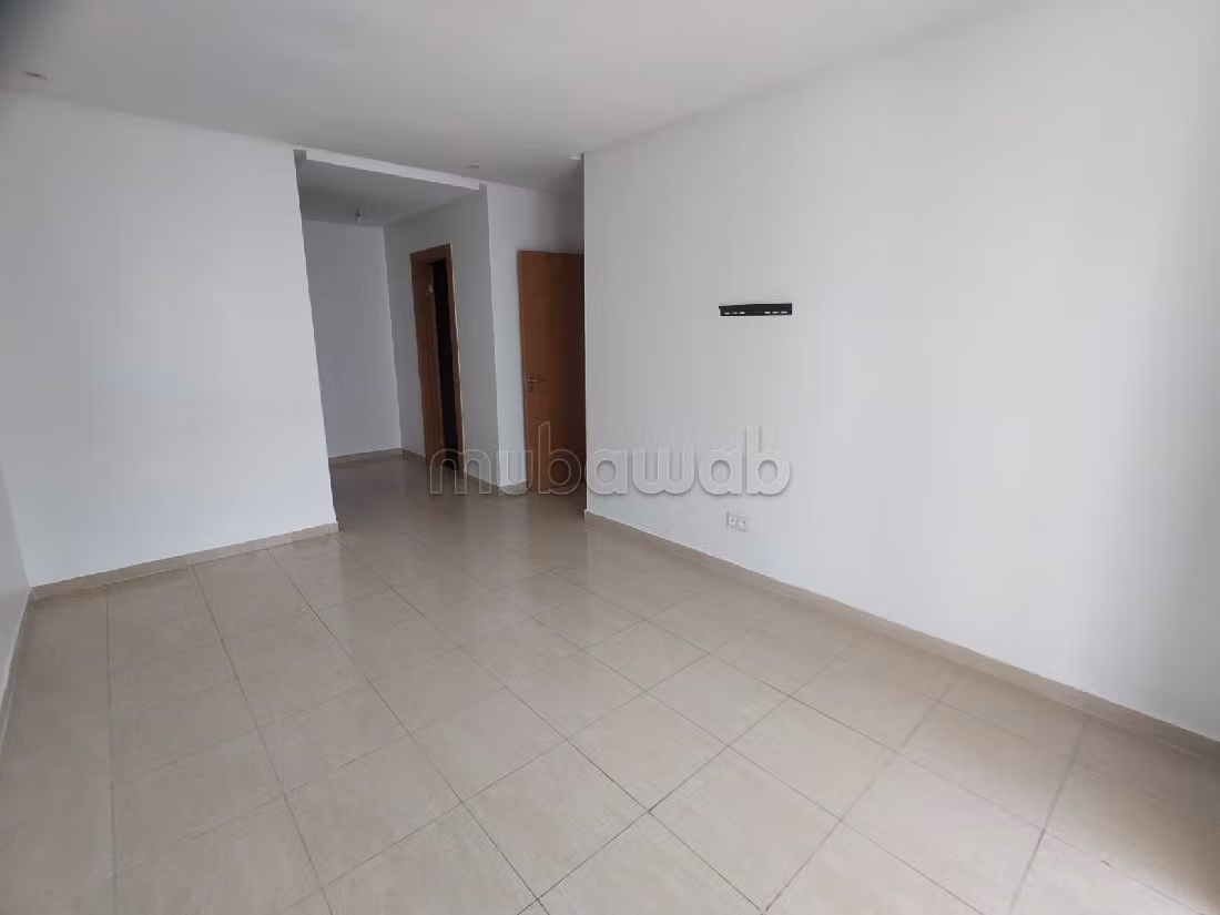 بيع شقة بالحي المحمدي. 2 غرف. موقف السيارات وشرفة. 