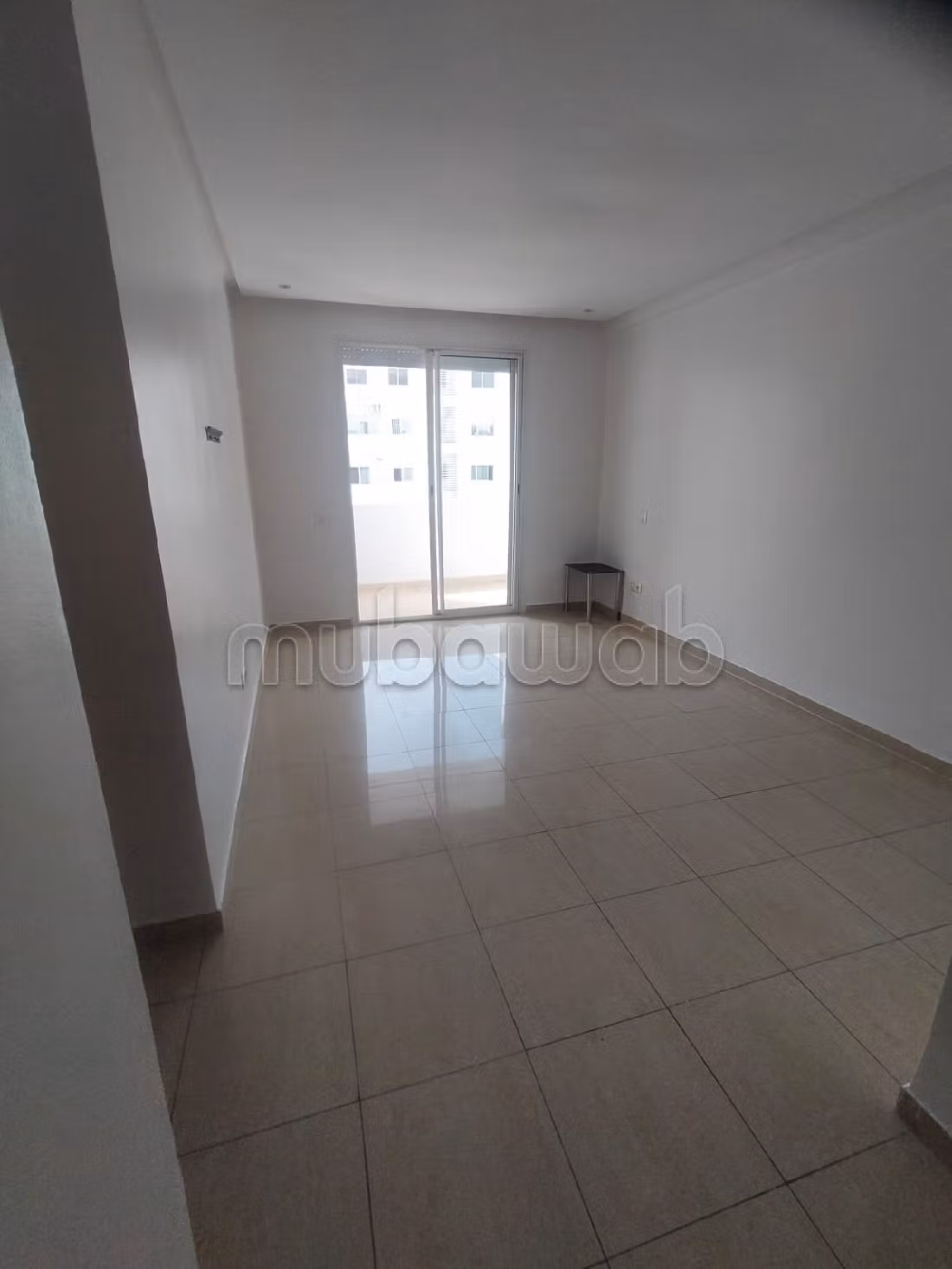 بيع شقة بالحي المحمدي. 2 غرف. موقف السيارات وشرفة. 