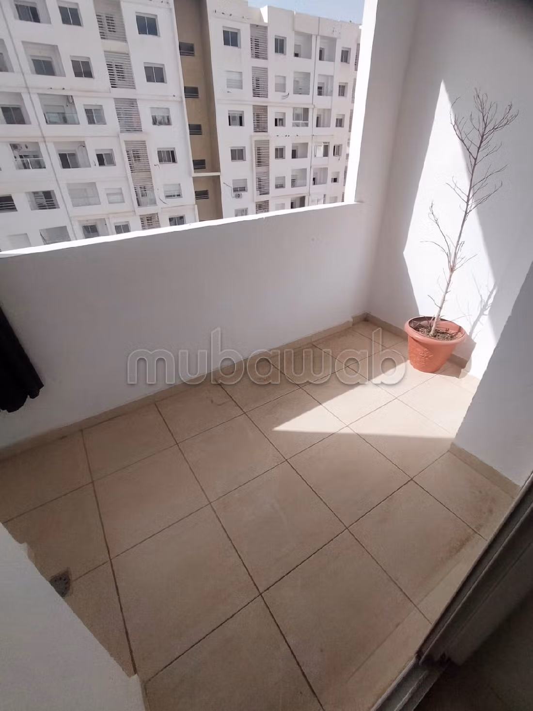 بيع شقة بالحي المحمدي. 2 غرف. موقف السيارات وشرفة. 