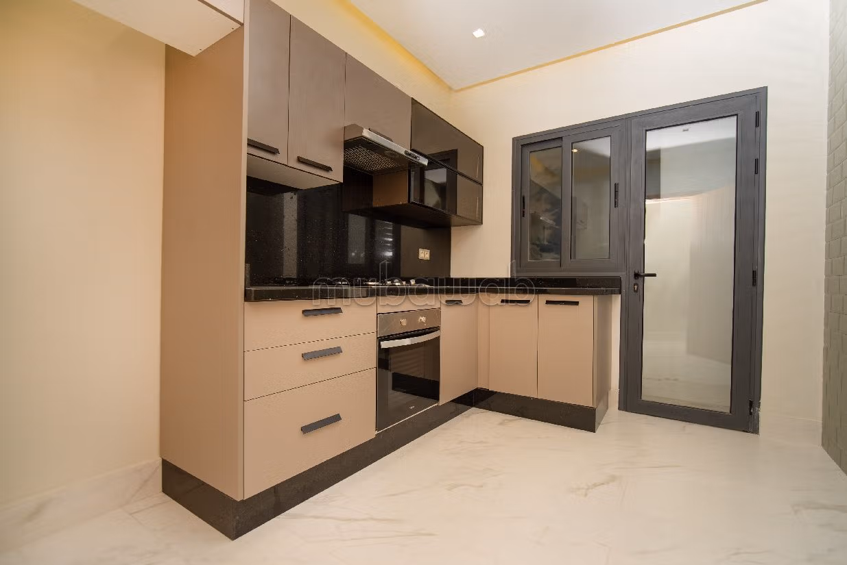 بيع شقة ب بوخالف. المساحة الكلية 100 م². 