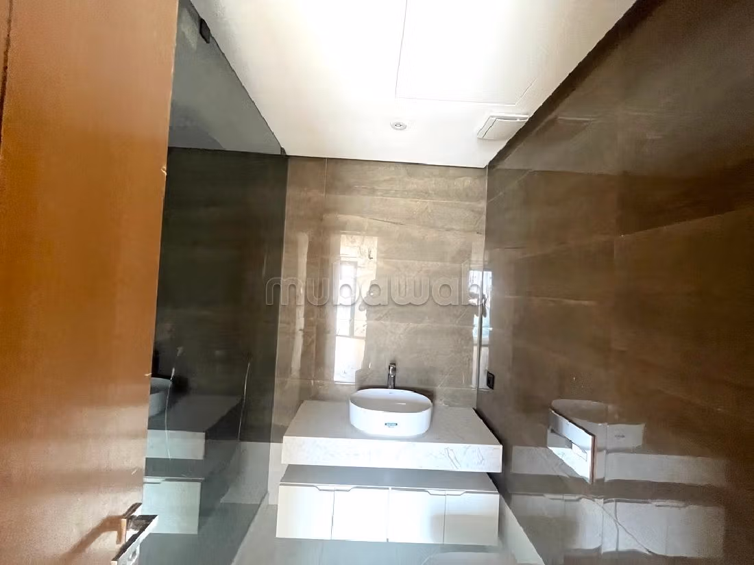 شقة رائعة للإيجار بالمثلث الذهبي. المساحة الإجمالية 130 م². مع مصعد وشرفة. 