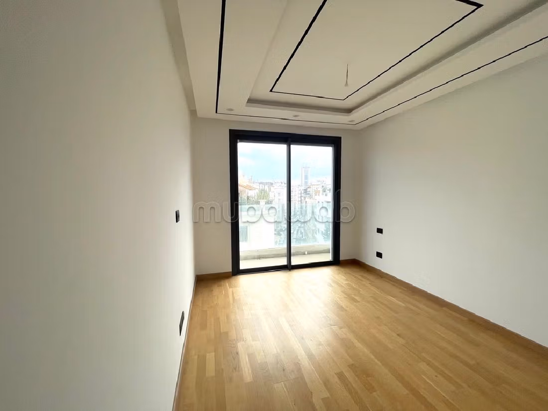 شقة رائعة للإيجار بالمثلث الذهبي. المساحة الإجمالية 130 م². مع مصعد وشرفة. 