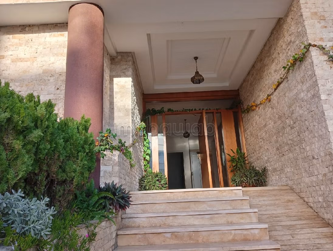 Apartment for sale in Aviation - Mabella. Large area 146 m². Lift and parking. 