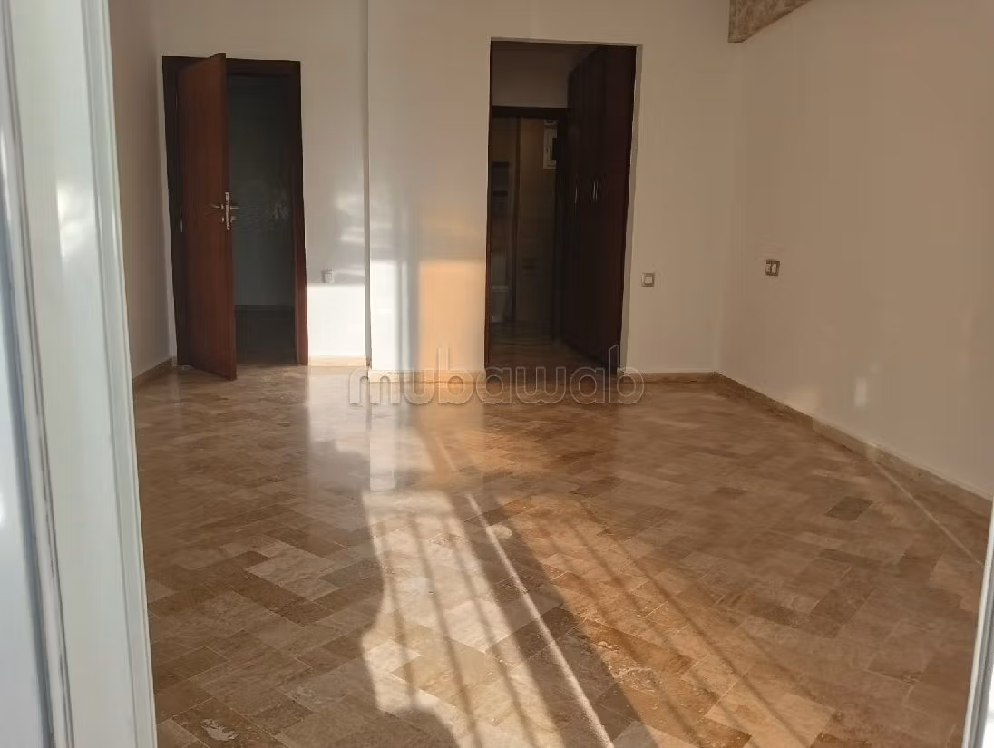 Apartment for sale in Aviation - Mabella. Large area 146 m². Lift and parking. 